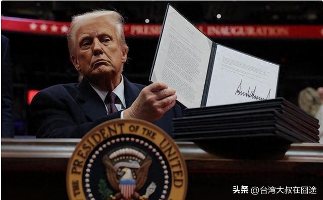 H-1B签证费暴涨100倍！印度科技人才连夜抢票返美，机票价格两小时翻倍！
 