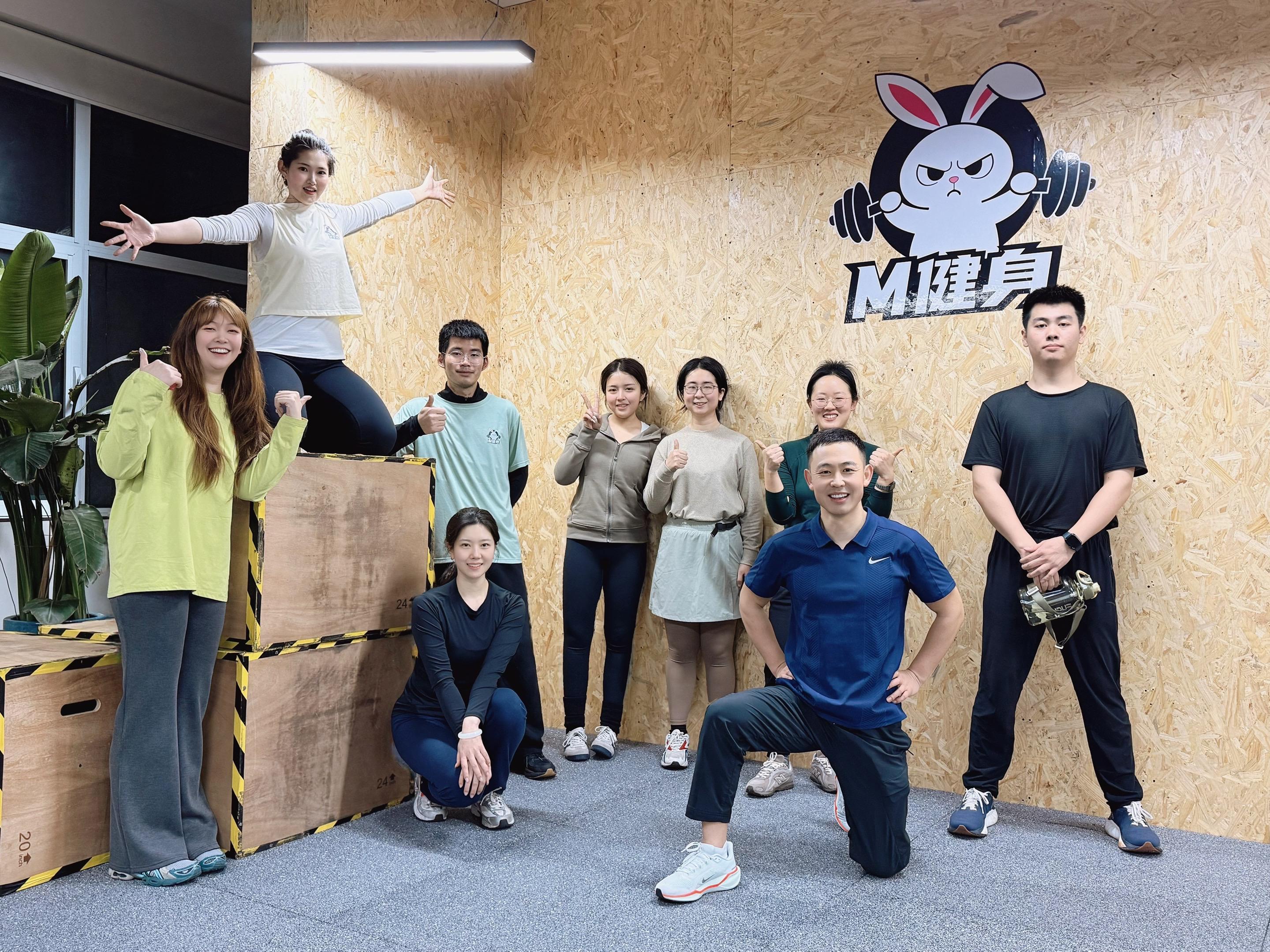 运动带来的一些些个快乐碎片～ 团课的魅力在于可以和伙伴们一起 欢声笑语...