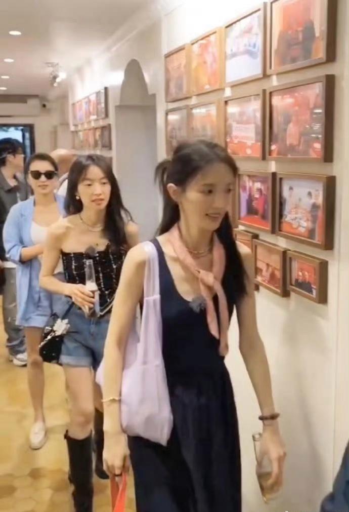 金晨和宋茜为了录花少这是减了多少斤，怎么都那么瘦了…… ​​​