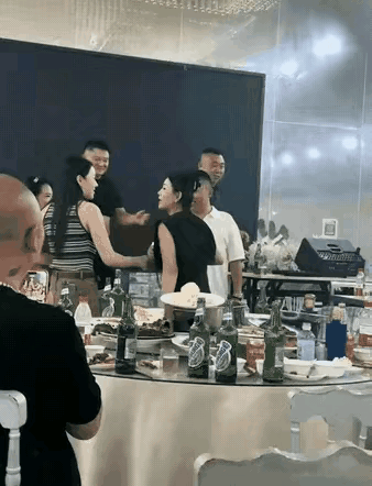 你当他们是哥们，他们当你是猎物[呲牙][呲牙]