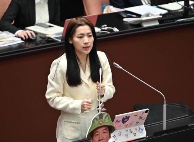 台湾省立法机构院会今天审查赖清德的弹劾案，民进党51席“立委”中，只有3位愿意出