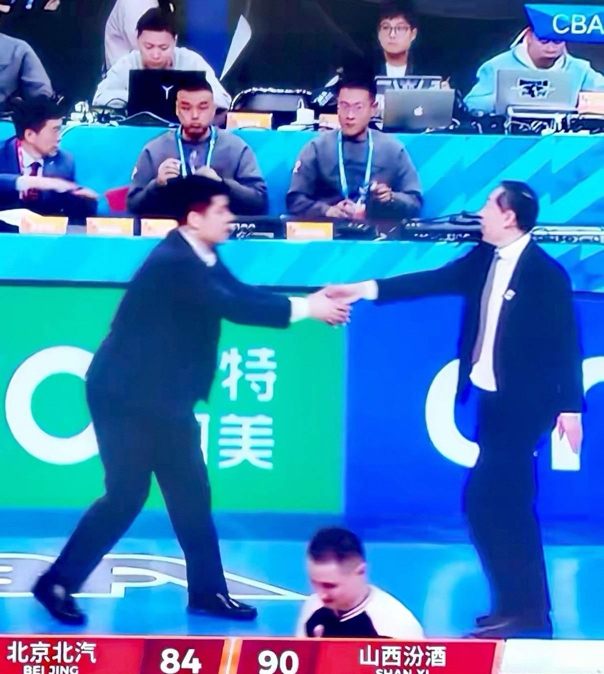 北京男篮和山西男篮的比赛，可以说是两队主教练许利民和潘江的帅位保卫战，也是一场谁