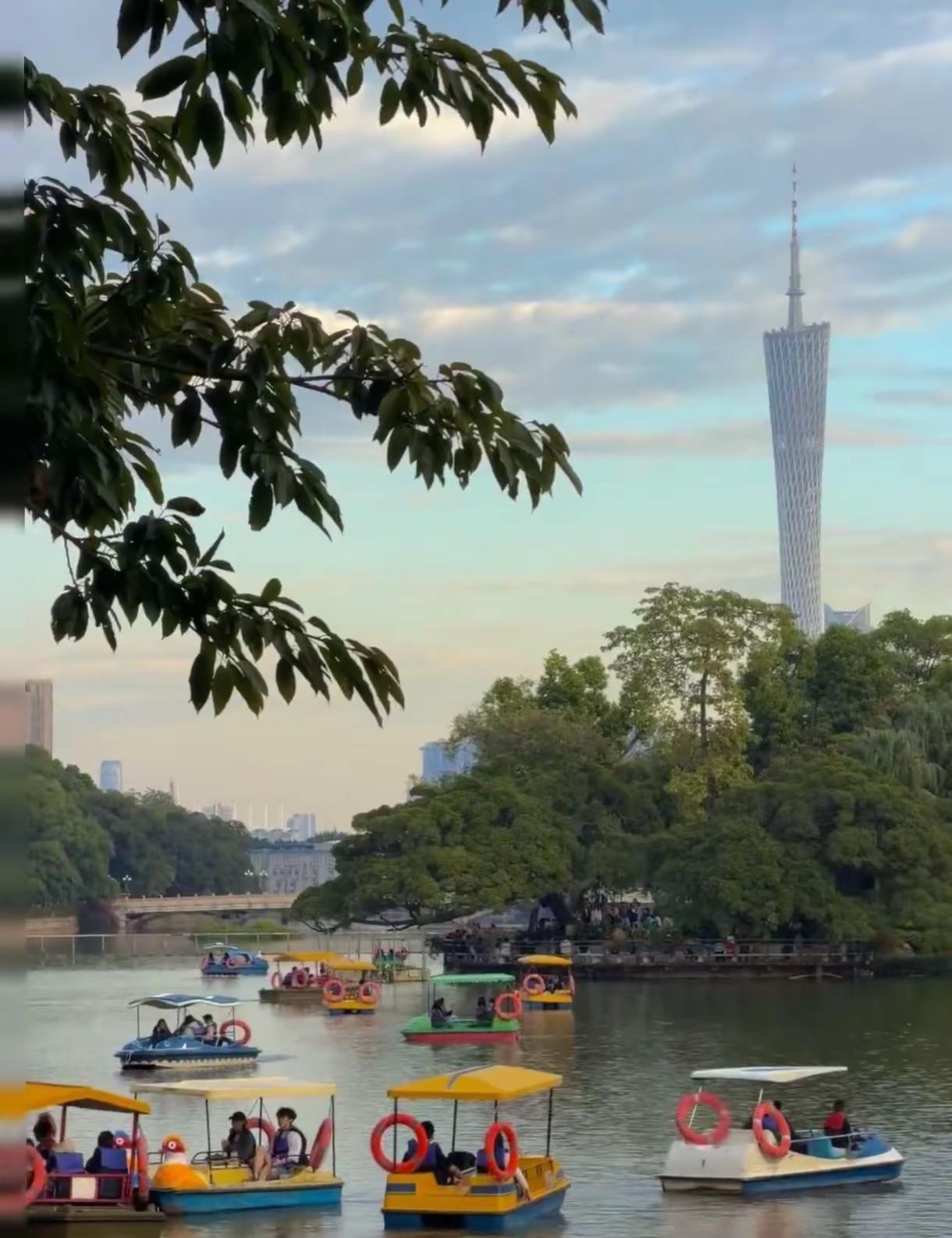 白云湖智能游船码头白云湖智能游船码头 珠江游船 美丽广州浪漫珠江 城市天际线的浪