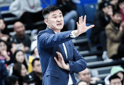 杜锋：球队上半场太拼了，这反而让对手得到很多进攻机会