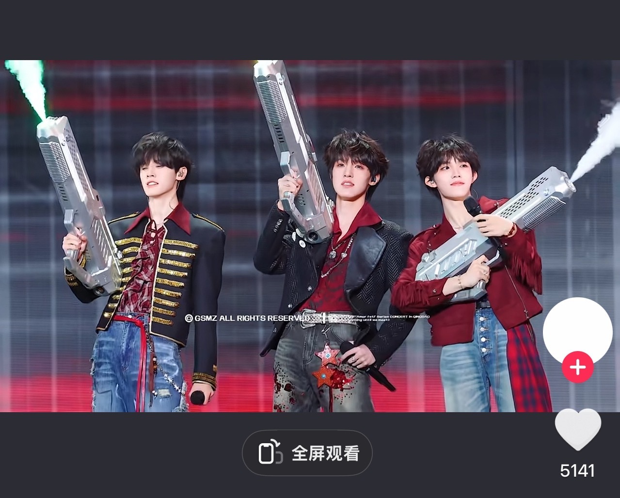 张泽禹[超话] 随手截图几张，一个亮眼的开头姿势是多么重要，张泽禹太抓眼了[流鼻