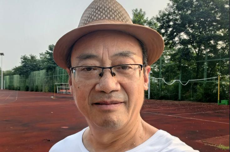 网红老师汤家凤这次英语主科的话题还是很成功的，已经连续三天喊话老胡跟他辩论，汤家