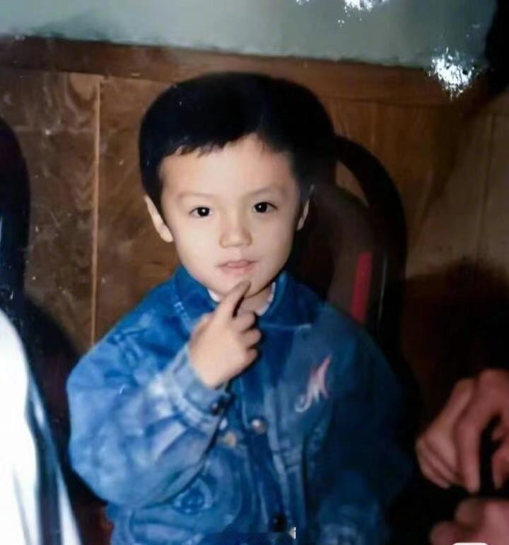 为什么明星小时候的穿搭都这么潮啊穿搭放到现在都不过时 ​​​