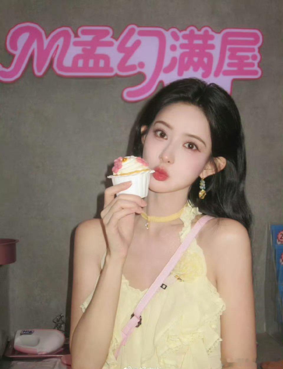孟子义赖伟明小说氛围感 你好星期六 舞台太绝！踏光起舞，氛围感封神，完美复刻言情