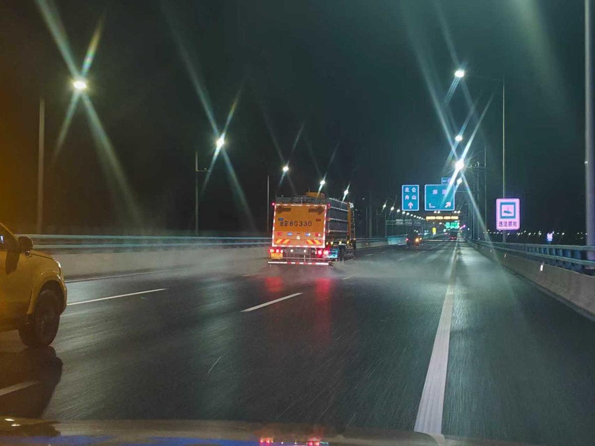 宁波这些高速上已撒布超10吨融雪剂 1月20日夜间至21日，浙江交通集团高速公路
