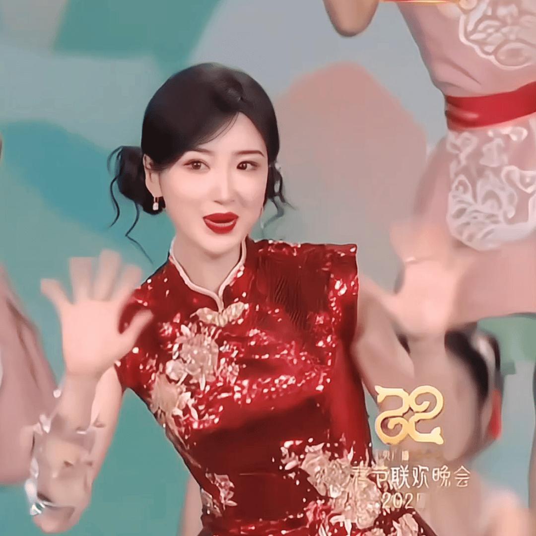 春意红包各有各的美 毛晓彤春晚这个造型好可爱！！灵动又元气 