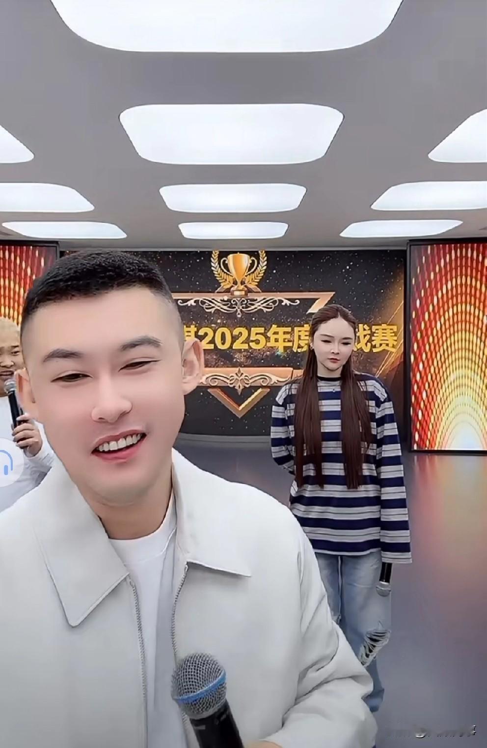 醋王随礼10万元，阿厦为避嫌拒绝参加刘老板活动！

              