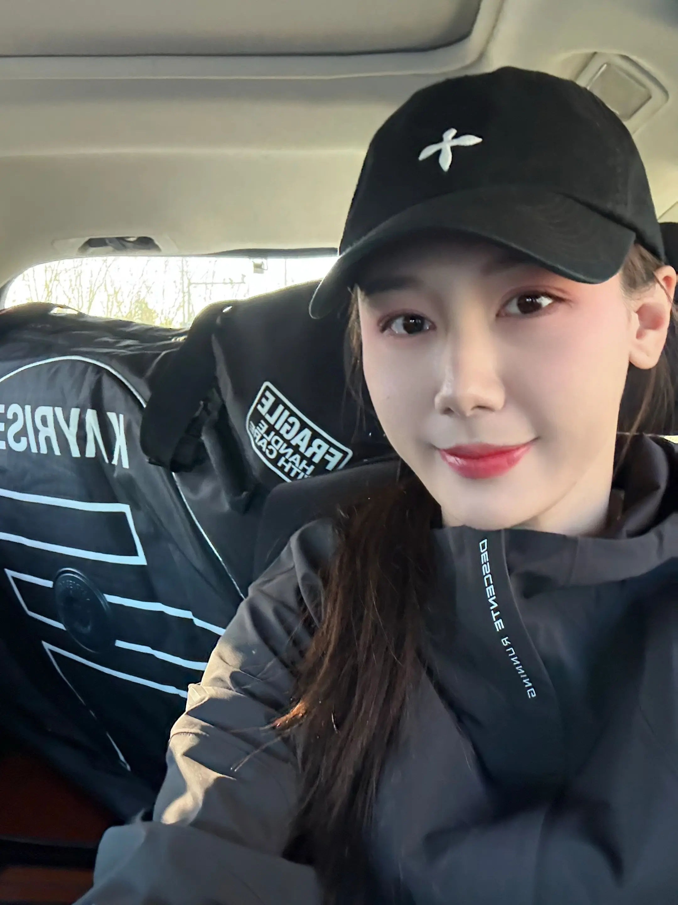 每次一出门前不能逛街 那是酷酷买啊！ 现在已经坐上车去千岛湖喽～困蒙圈了😳