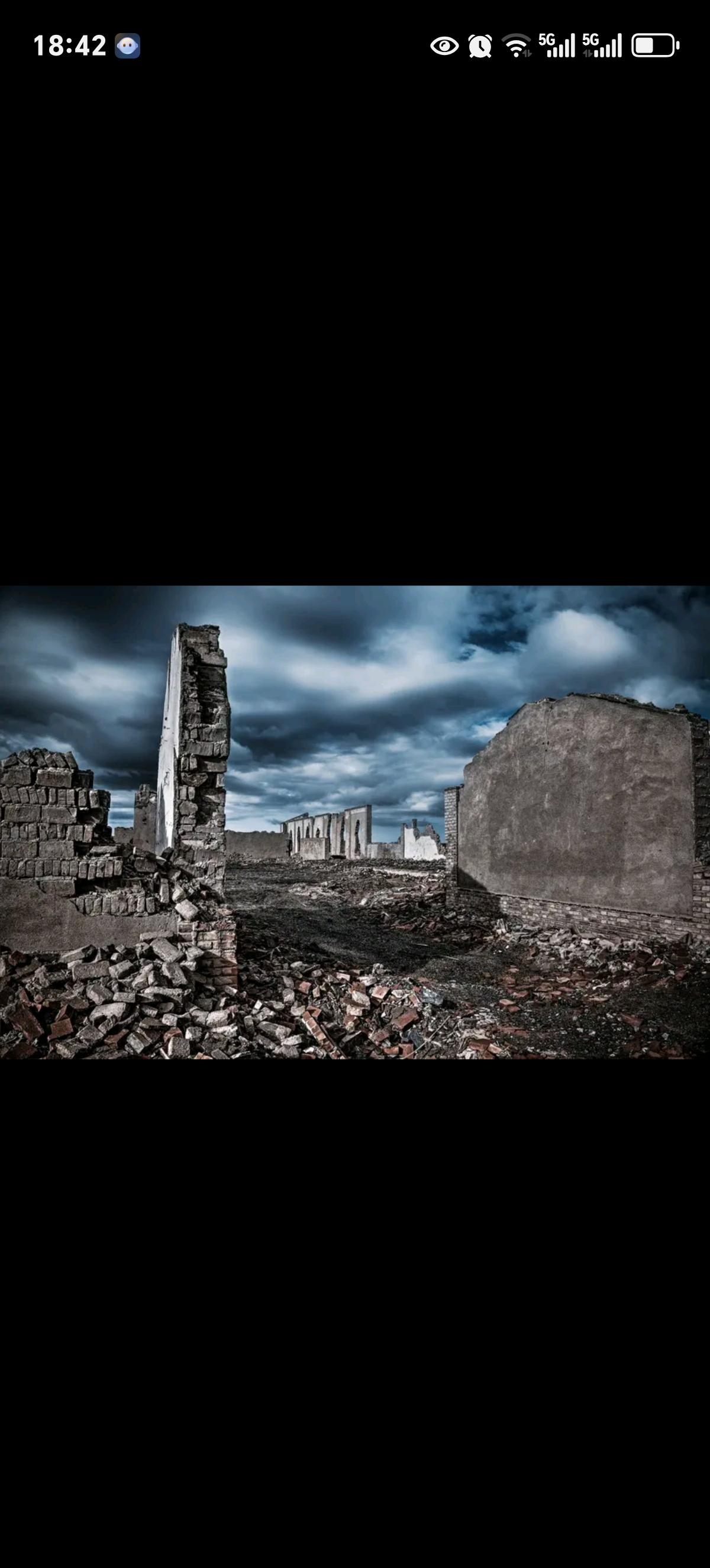 在废墟上，曾经的繁华与希望仿佛一夜之间被摧毁，只剩下满目疮痍的残垣断壁。有人会在