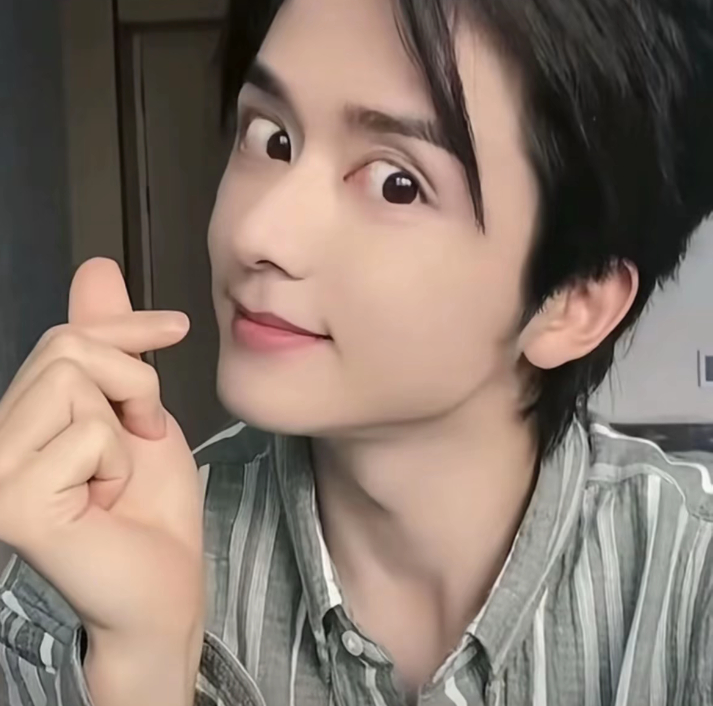 来个人救救我的肚子它笑的要炸掉了 