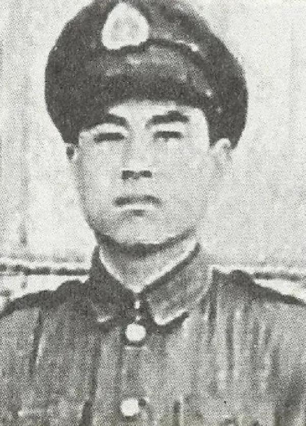 1943年，飞贼“赛狸猫”在北平街头被日本特务当众扇耳光，他一气之下，竟潜入冈村