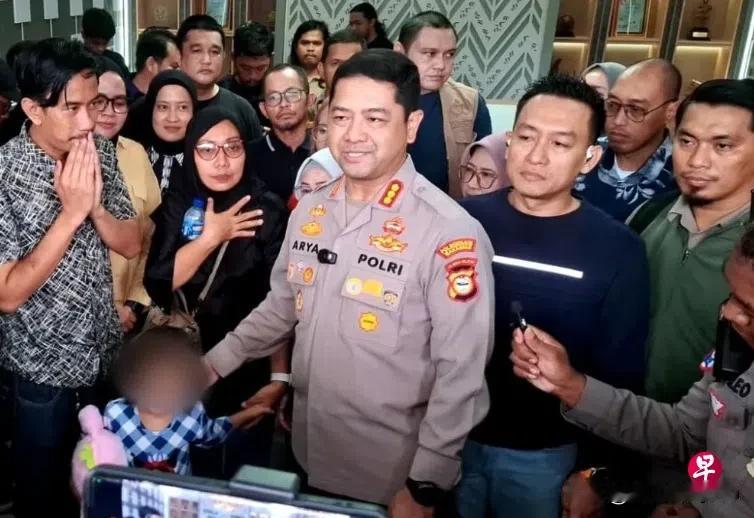 印尼4岁女童遭拐卖 六天后2400公里外森林获救   人平安就好全当丛林大冒险了