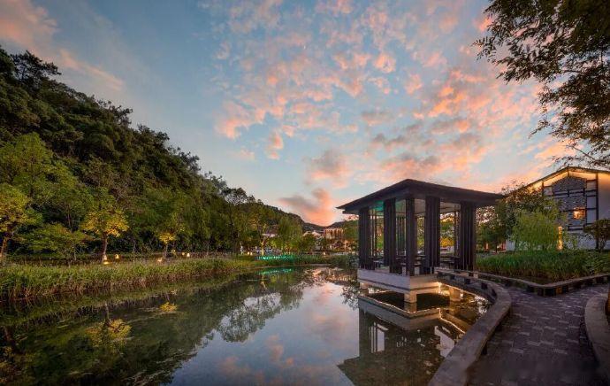 台州首家五叶级酒店打造沉浸式旅居场景不做浅层文化符号堆砌，让文脉落地细微之处。山