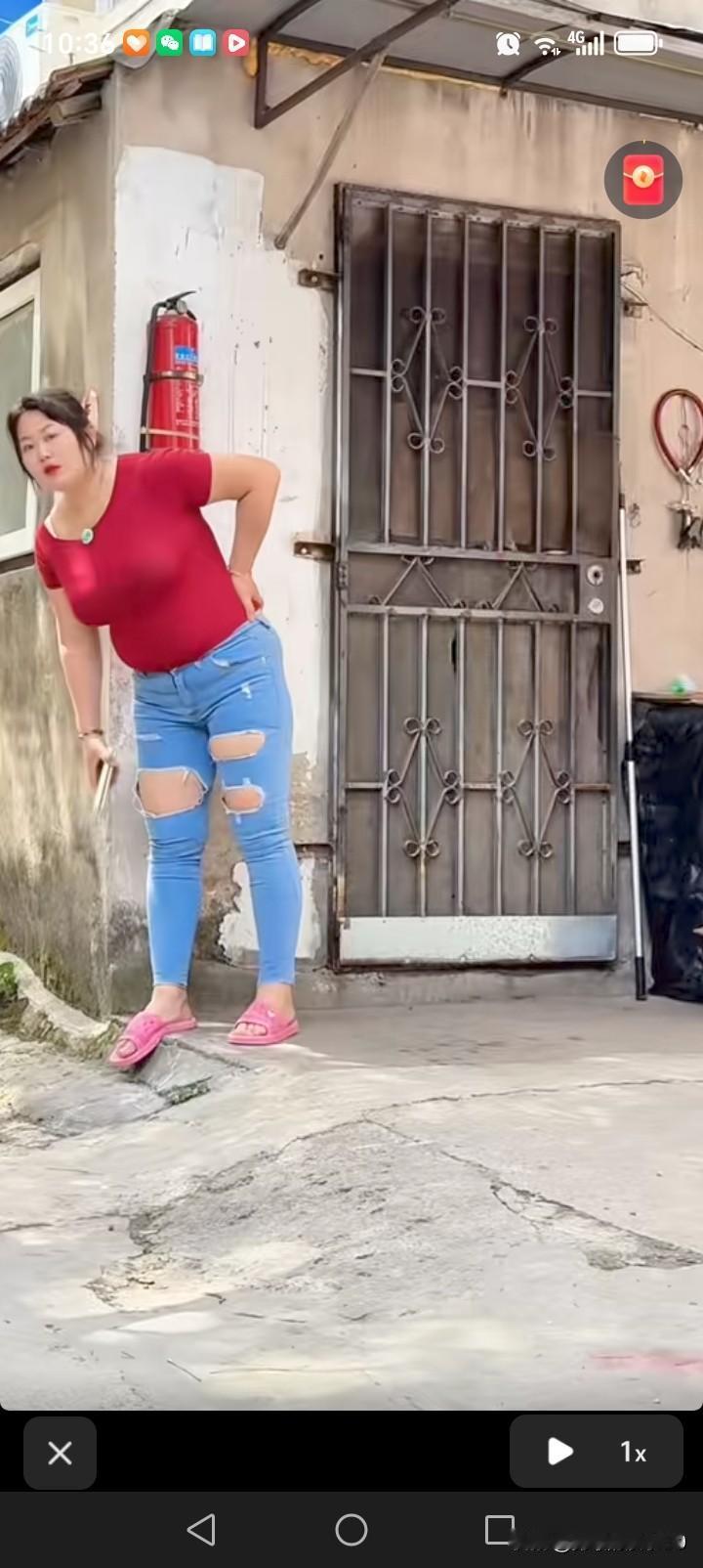 生活一半烟火，一半诗意。
柴米油盐是日常，温柔浪漫是情怀。
把平凡日子，过成自己