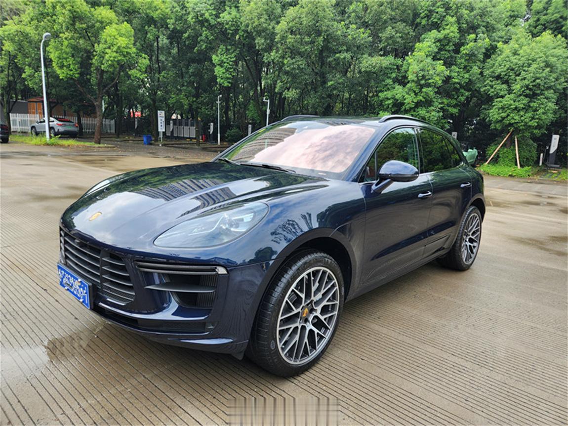 保时捷 Macan Turbo 午夜蓝/黑红21年3月上牌，仅行驶了8100公里
