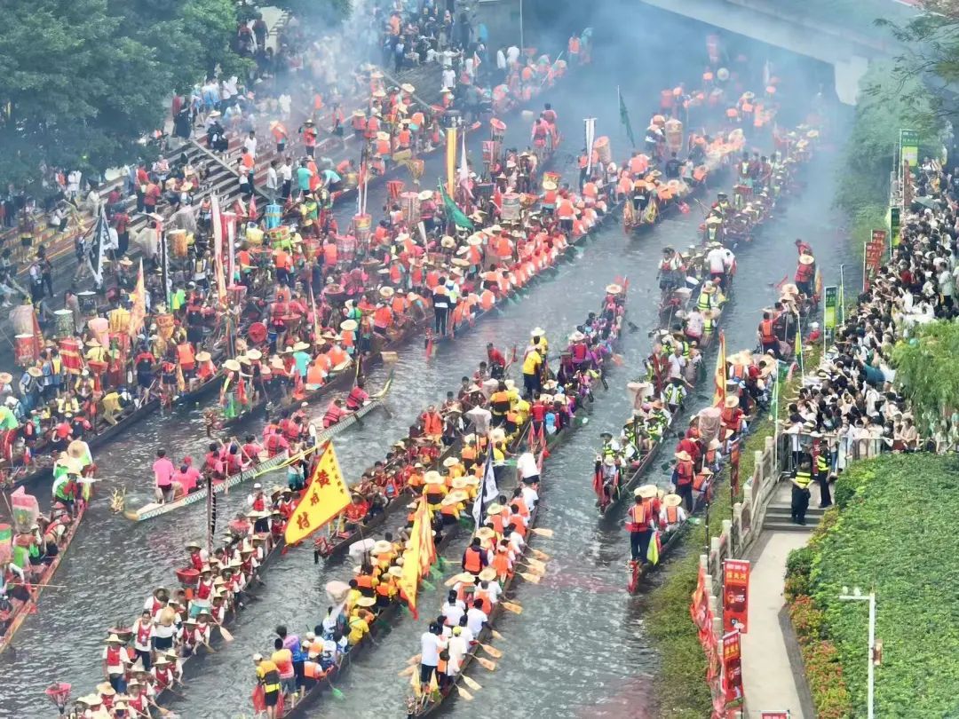 广州市中心“堵船”了！猎德村上演十年最大规模招景，150多条