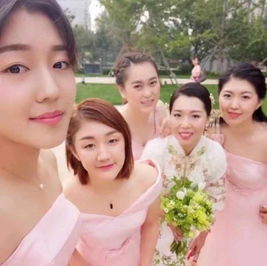 陈梦给李晓霞当伴娘的时候，才23岁，那个时候，陈梦还不敢想能参加参加奥运会拿金牌