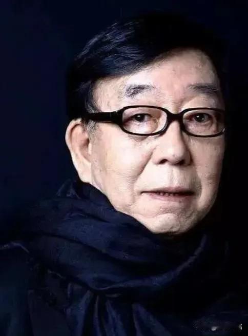 1983年，几位民工胡乱敲击饭盒的节奏被一个人无意间听到，谁曾想，就是这个敲饭盒