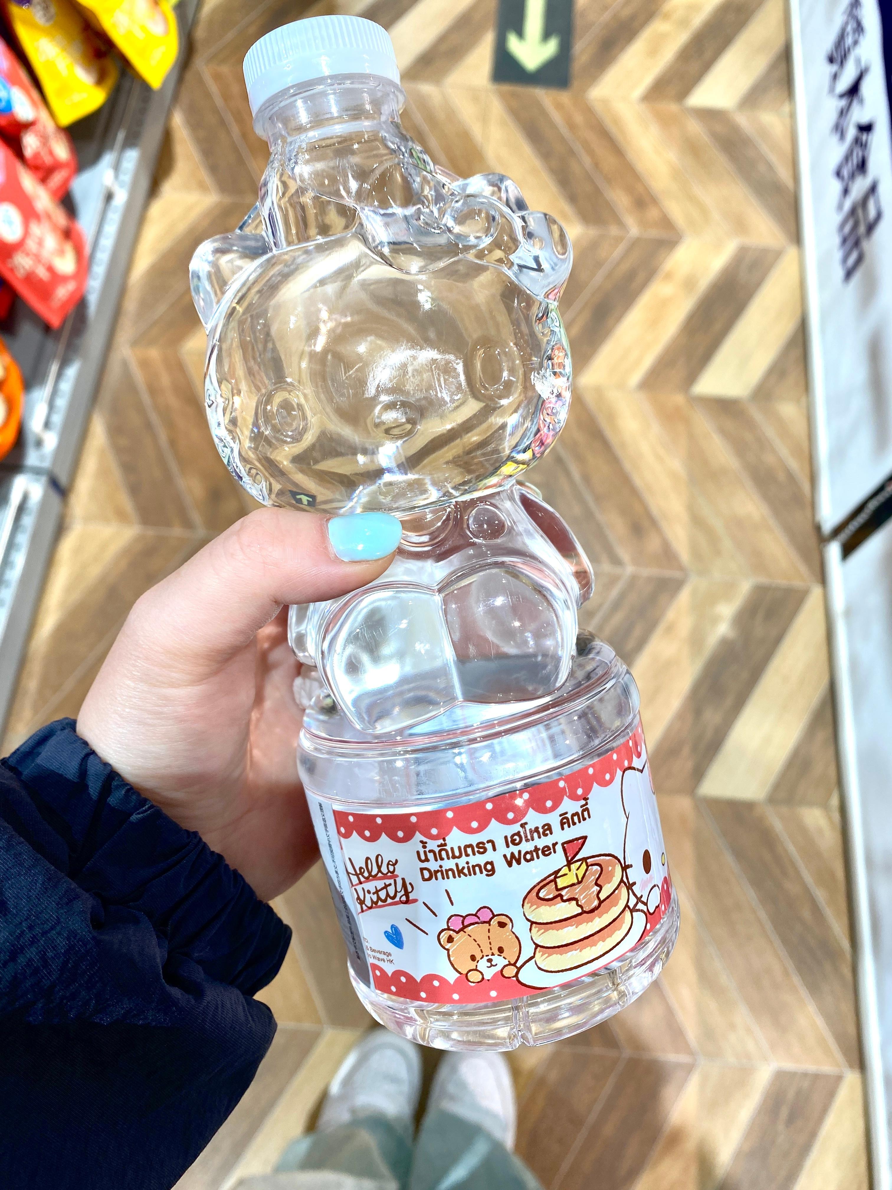 买了一个hello Kitty水 但是瓶子带不走[泪][泪] ​​​