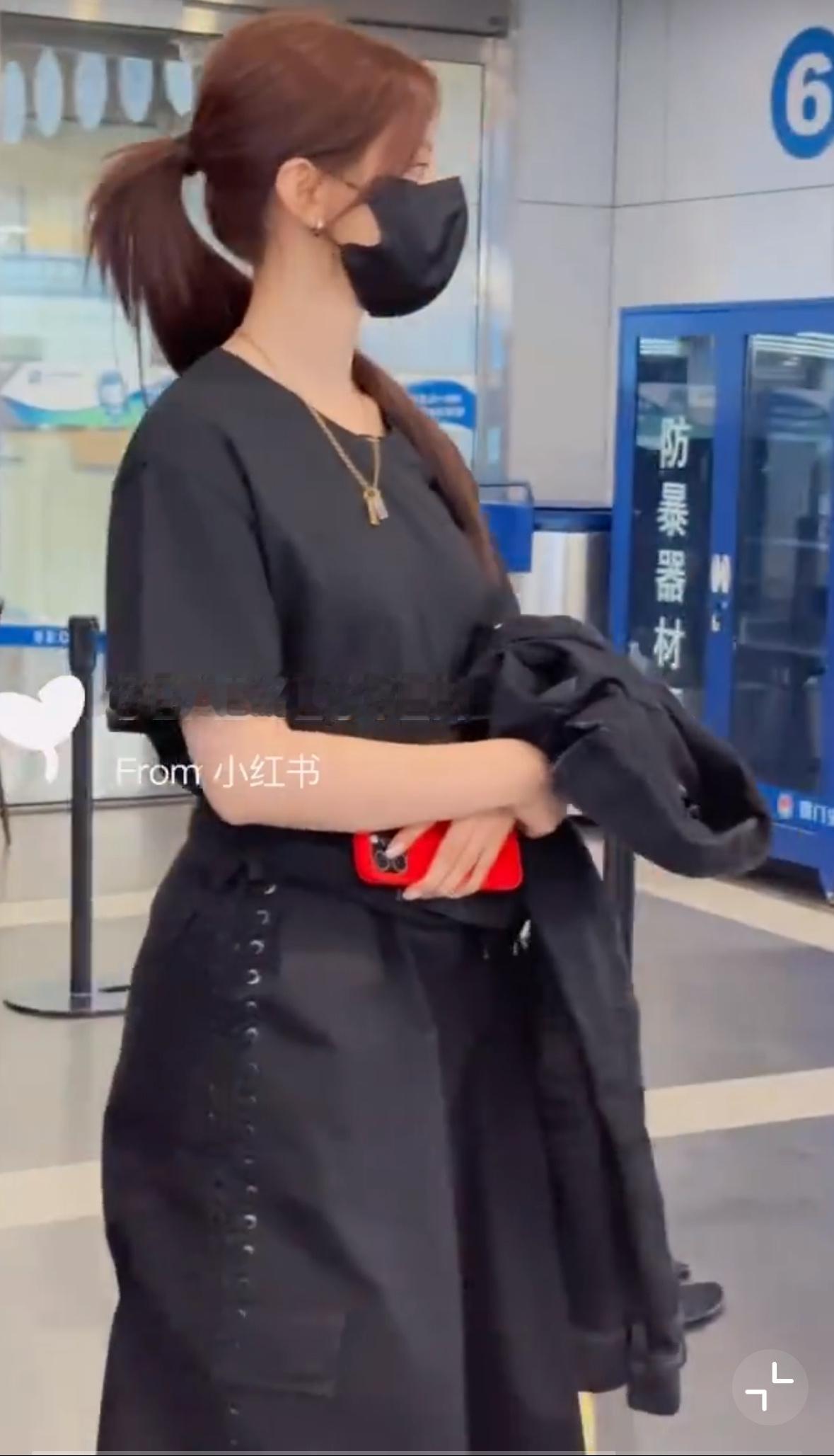 啊哈哈宝宝是长发，你压中了吗？（图版） 杨超越巴黎世家品牌挚友 ·杨超越巴黎时装