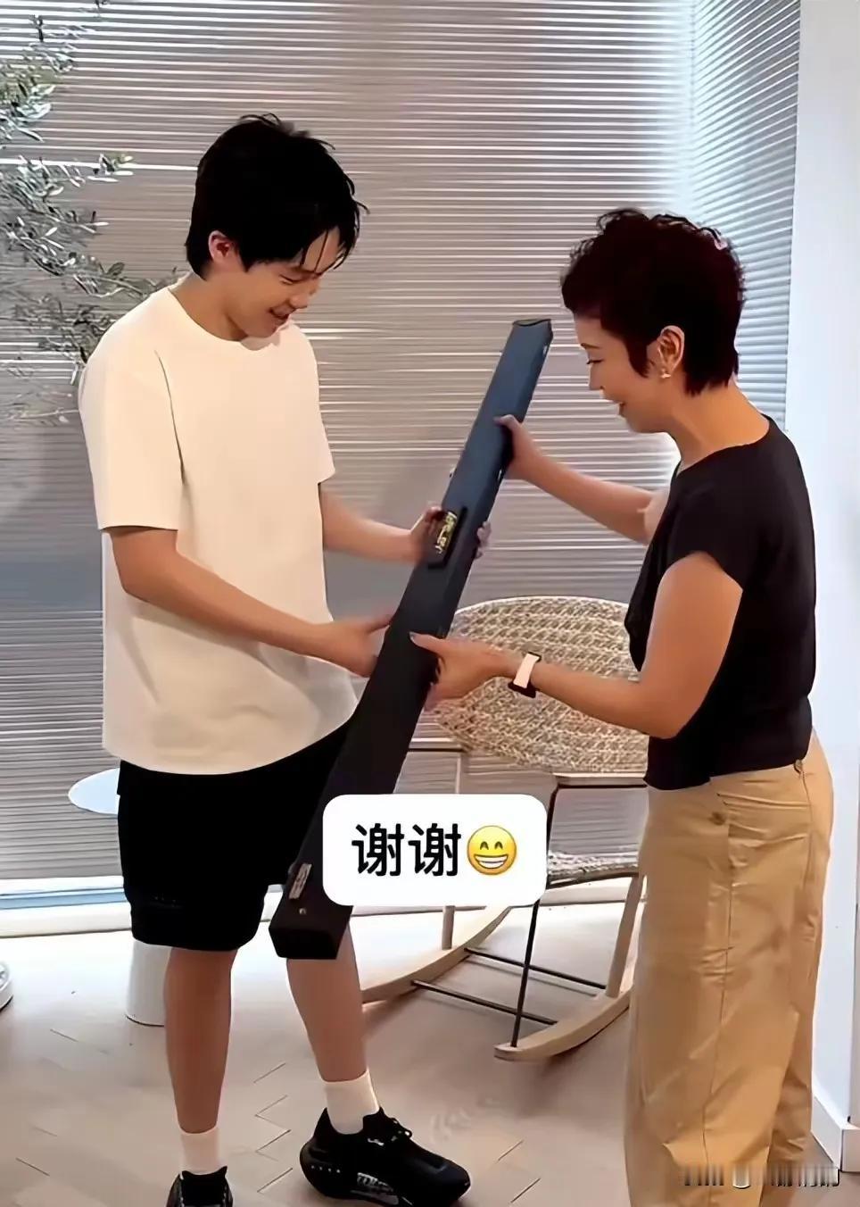 8月3日新鲜的头哥！
今天有两件事情让头哥十分开心：一件是他收到了奥莎利文亲笔签