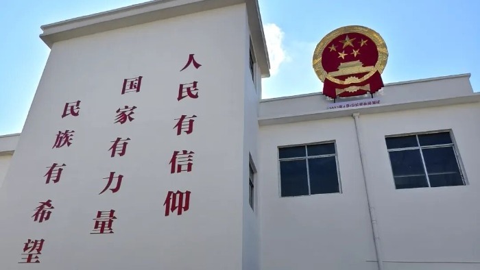 【厉害了！#天安门城楼国徽麦稻穗误差不超1毫米#[给力]】#天安门城楼国徽系手工