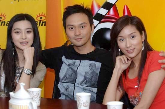 张智霖和不少美女合影过，他是个有福气的人，他的前女友许秋怡和妻子袁咏仪都是大美人