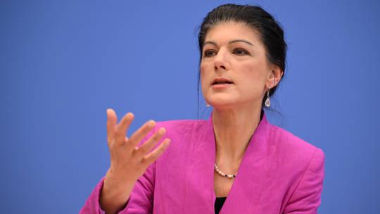 德国政治家瓦根克内希特周三接受X采访时表示，900亿欧元流向泽连斯基在基辅的腐败