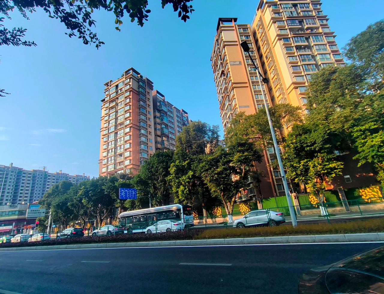 日照蓉城有独特的魅力秋冬时，太阳在成都就像稀客，难得有大太阳。不过，成都的日照也