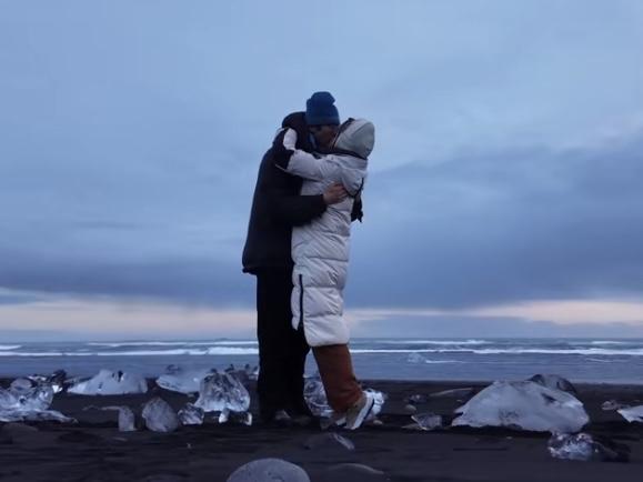 孙丞潇冰岛求婚金莎
太浪漫啦，祝幸福！💕