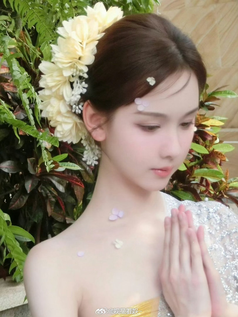 杨洋陈都灵 等风热吻你 杨洋最擅长疏离感里的温柔，演许星纯这种深情法医简直信手拈