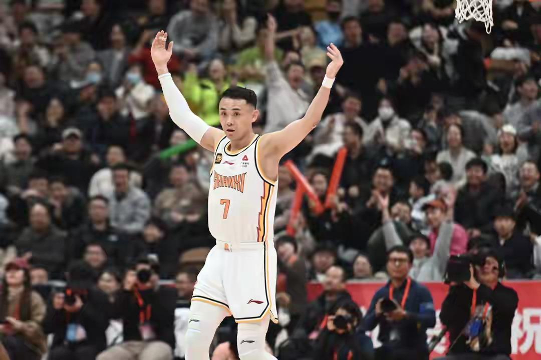 原帅真的是打疯了啊，在全运会上打出这样的表现，真的是目前国内第一射手啊，辽宁要想