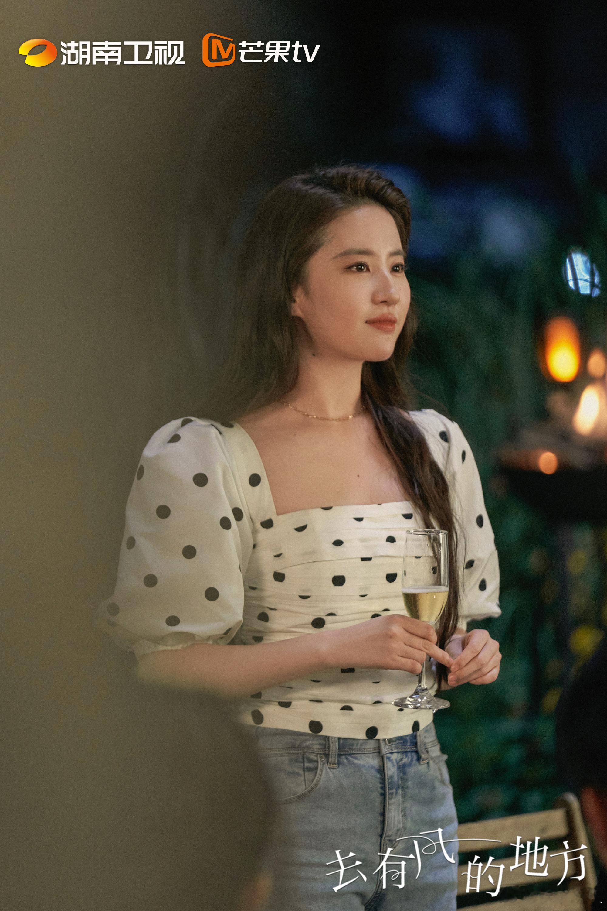 剧方在协调刘亦菲李现档期网传《去有风的地方》要拍第二季的瓜有点凉啊，制作方因刘亦