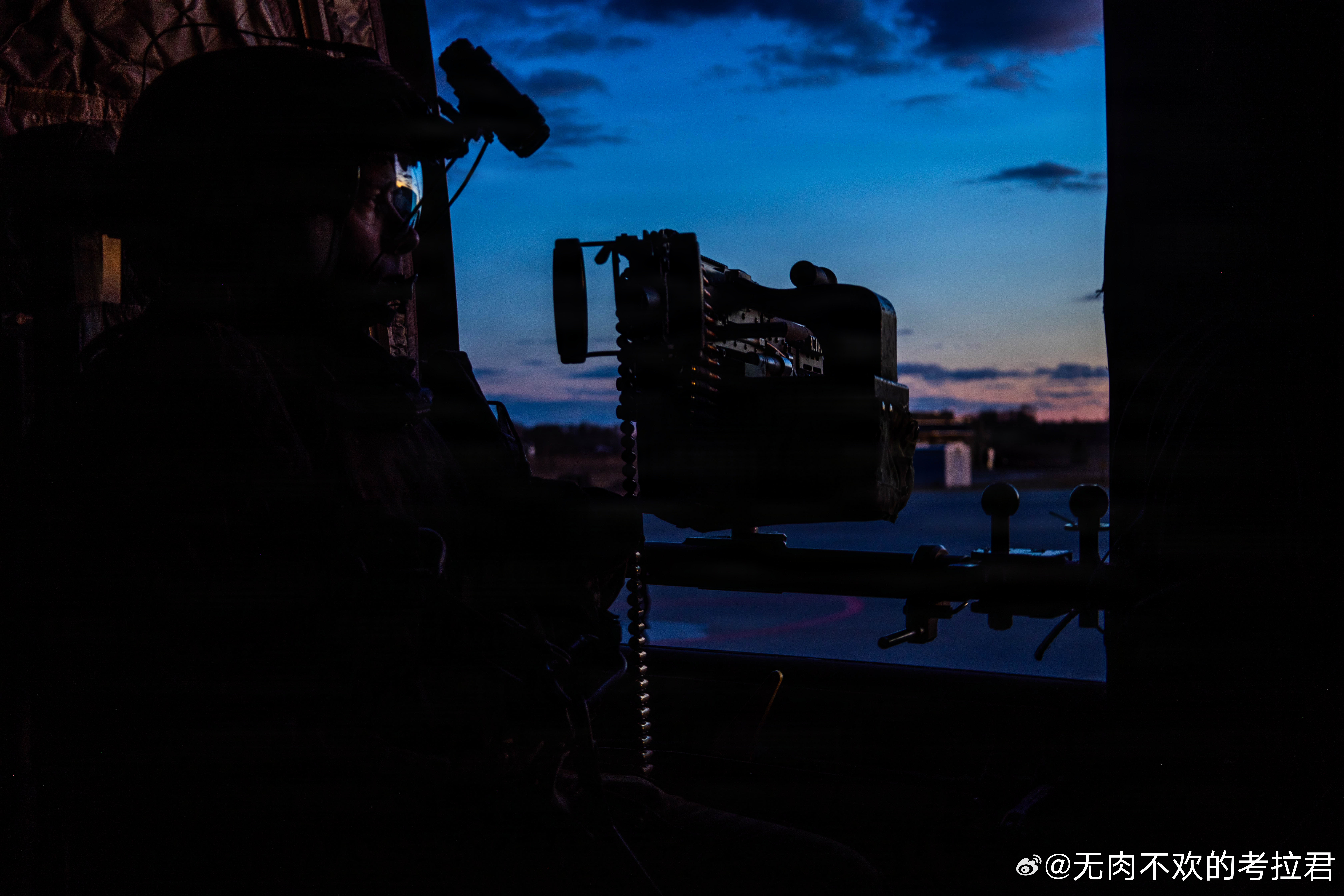 2026 年3月20日，拉脱维亚，第3战斗航空旅第4-3突击直升机营进行夜间空中