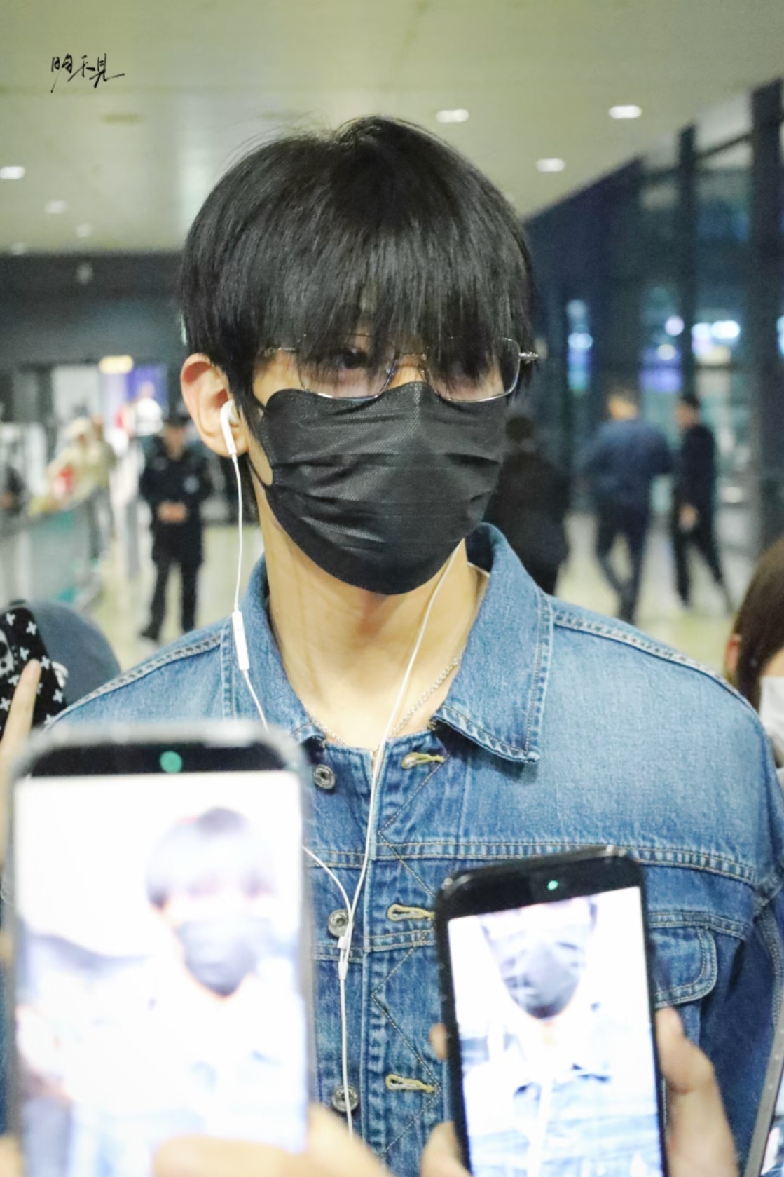 吴俊霆牛仔衣梦男吴俊霆打开衣柜全是牛仔衣笑疯了！考古发现吴俊霆简直承包各式牛仔衣