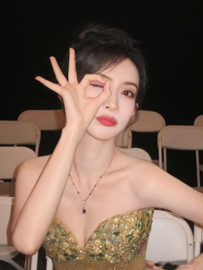 孟子义姜桃花都有一颗强心脏这个白雪地里面的一袭红衣的镜头真的好。[心][哇]给我
