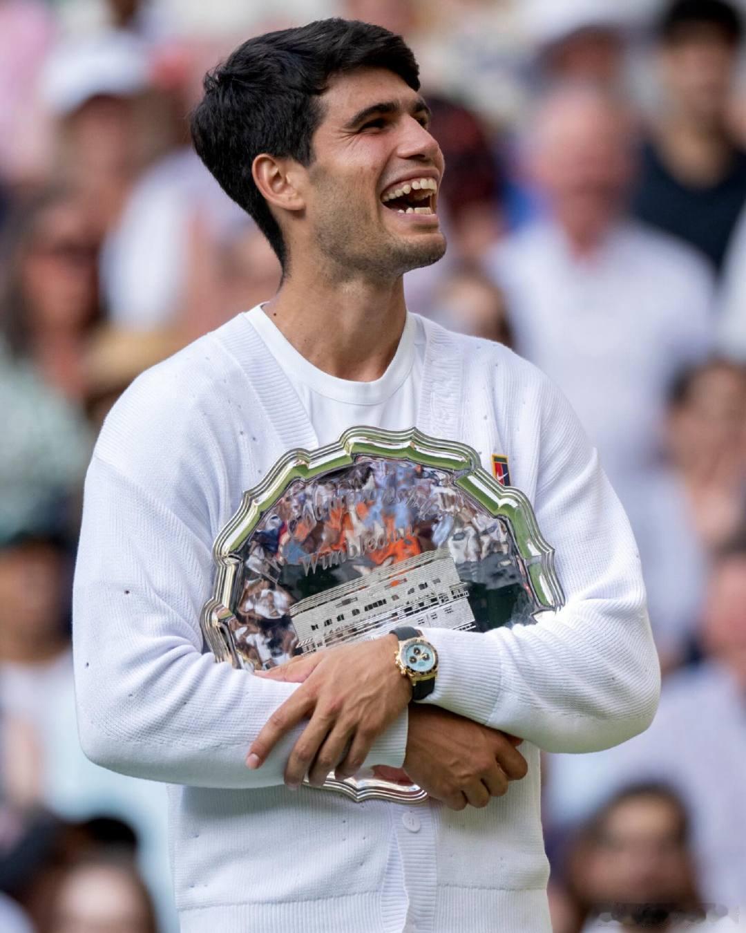 8座巡回赛冠军、2座大满贯奖杯、PIF ATP年终第一；年度最佳击球、年度最佳比