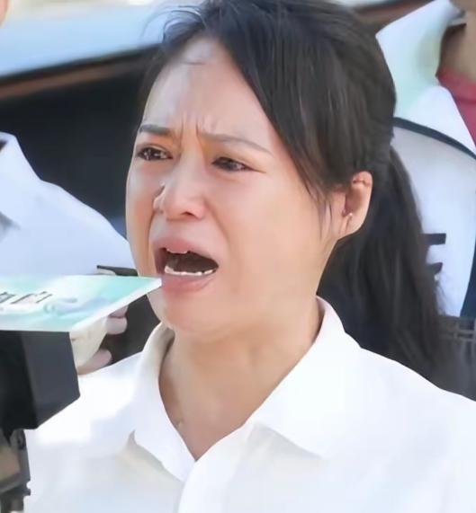 “中国越制裁我，我就越反华！”
真正该盯住的，不是这句狠话有多狂，而是一张官方注