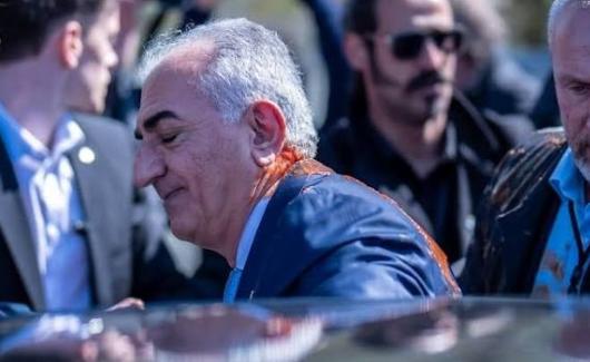 惨!伊朗流亡王储遇袭！流亡海外的伊朗王储巴列维正在德国慕尼黑访问时，遭到一陌生男