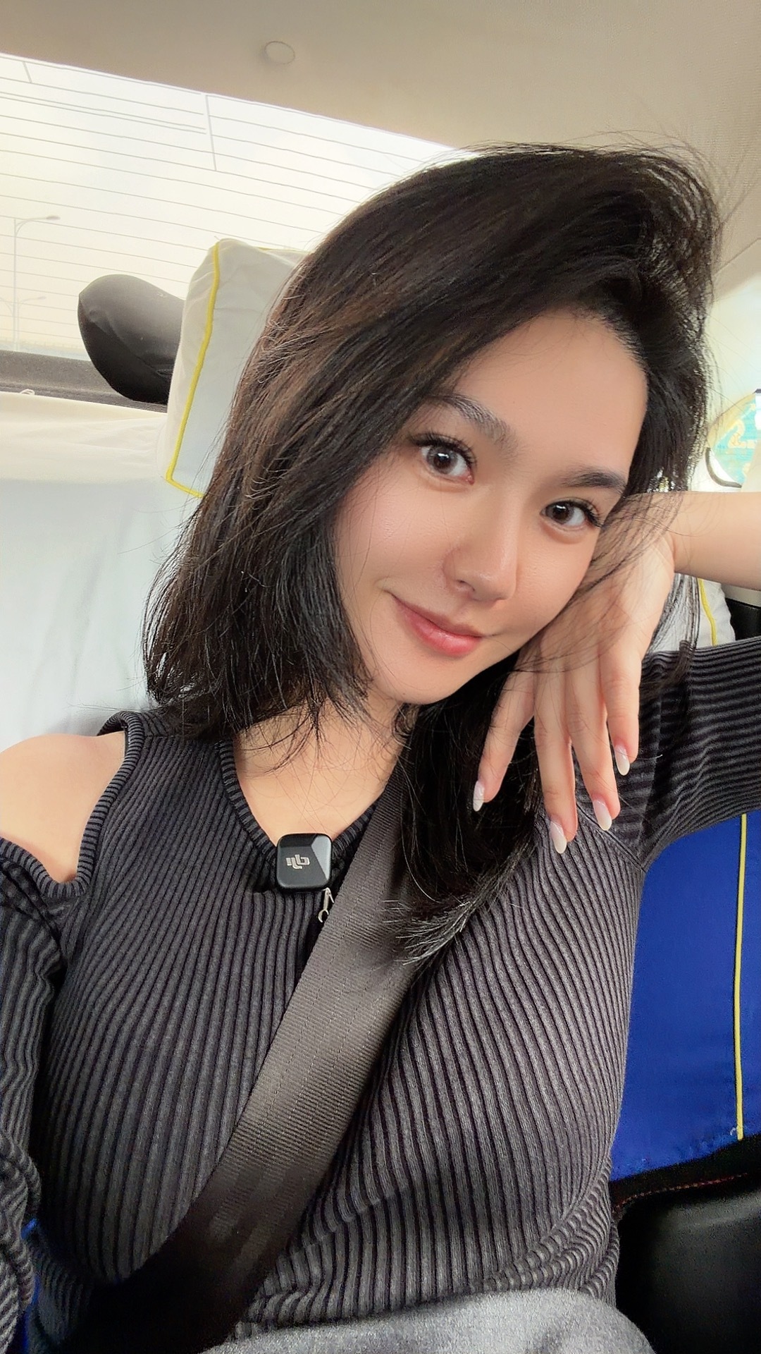 闪现💨北京！现在去北京西追高铁🚄！虽然妆还没画，但是精神倍儿好👌🏻因为我