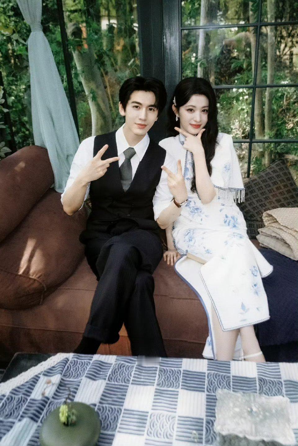 张凌赫、王楚然情人节海报， 期待慕容清峄、任素素/方牧兰 