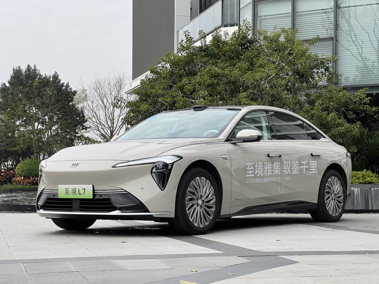 开过那么多增程车，别克至境 L7确实有点不一样
想象一台君越尺寸的车，竟有着君威