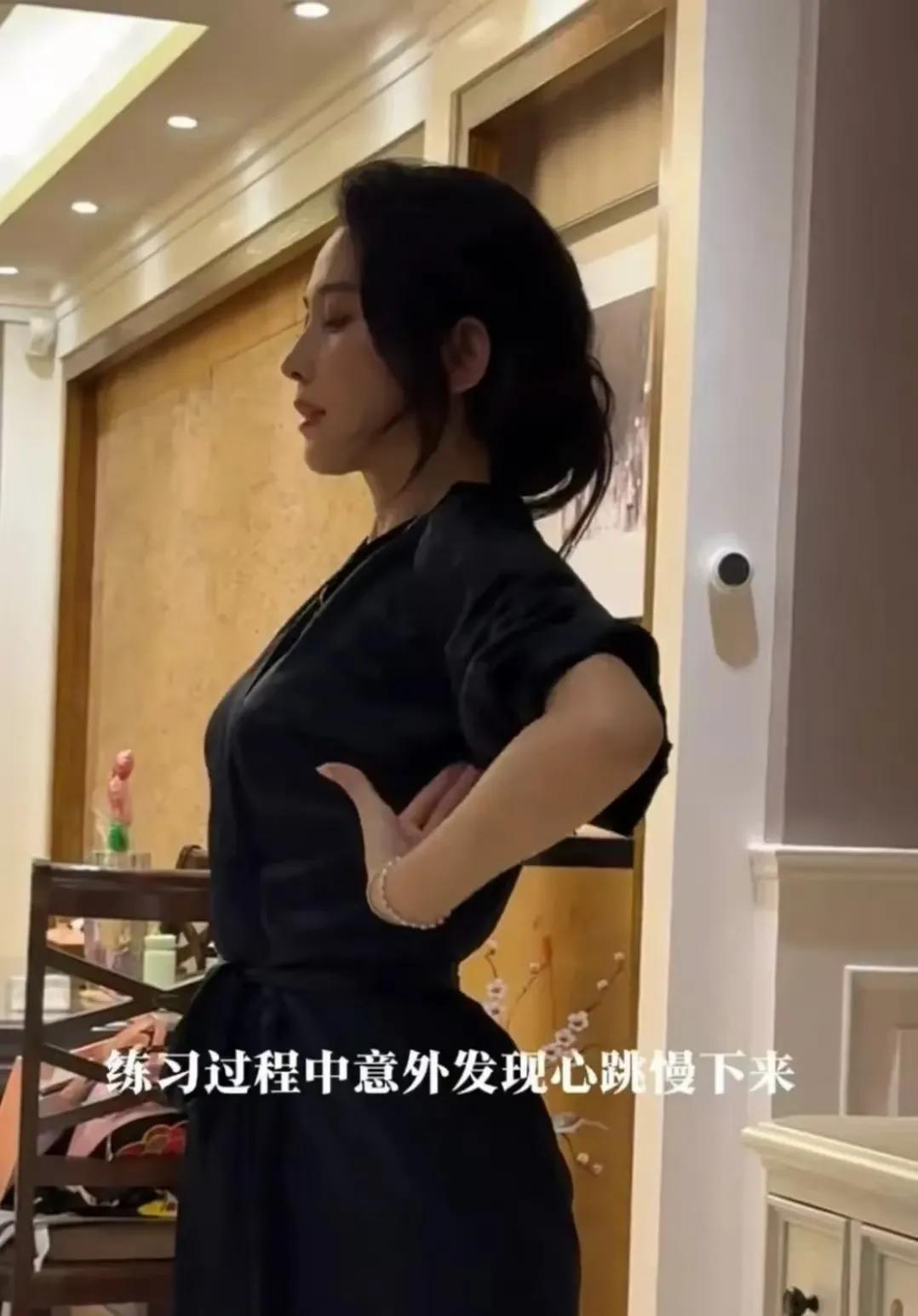 34岁的森林北身材确实是好！
根本看不出生过女儿，一点妈味都没有，可能是和她爱运