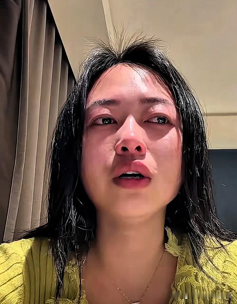 这种败家媳妇，
换了我是她老公，
我先抽她几个大嘴巴！
小区里的李哥最近愁得头发