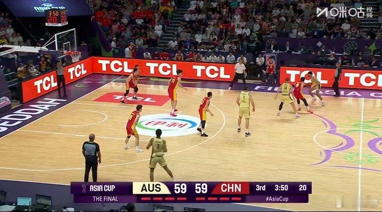 太矮啦，场上太矮啦。男篮亚洲杯中国男篮vs澳大利亚男篮中国男篮 ​​​