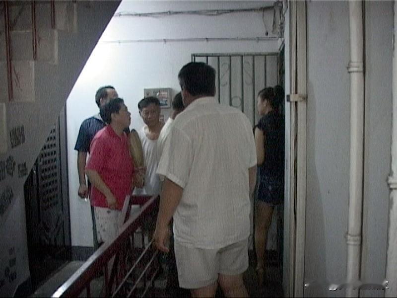 最冤的一家人！凌晨家里死了个男人，不是情人，最后照样赔20万。
 
说个咱们本地